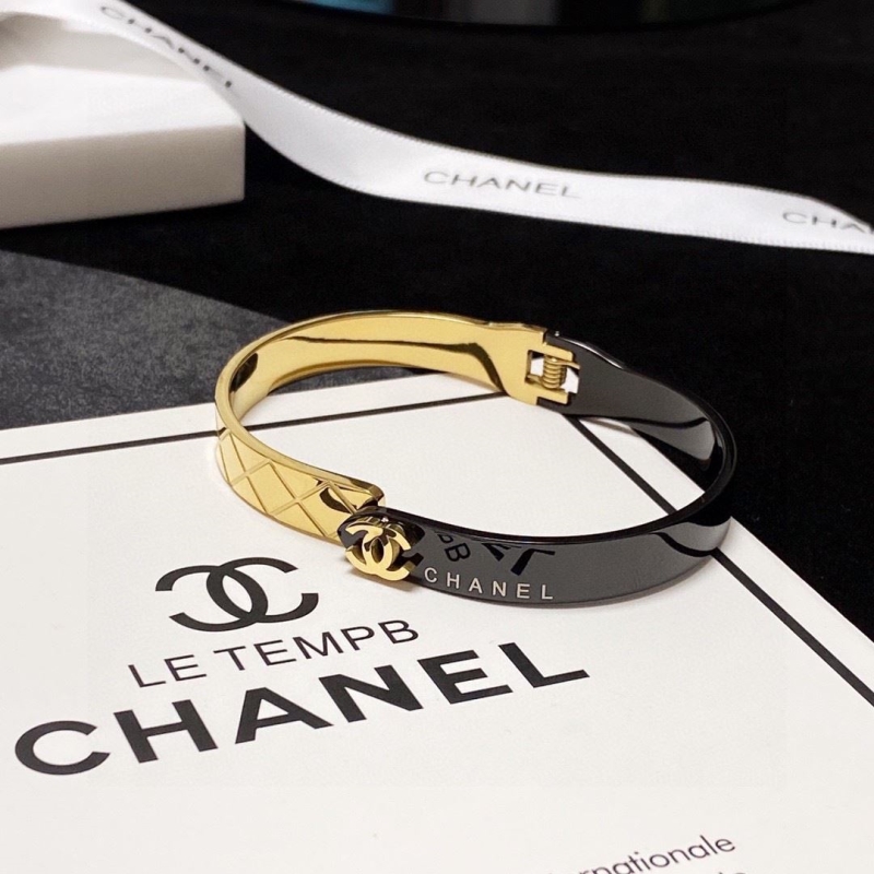 Ba*len*cia*ga bracelets
